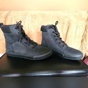 Black Timberland Boots Size 7.5